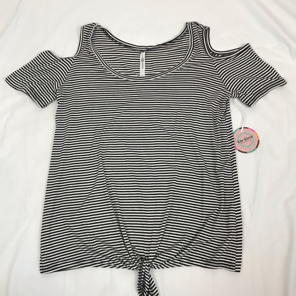 Love Charm Cold Shoulder Knot Front Top - Picture 4 of 5